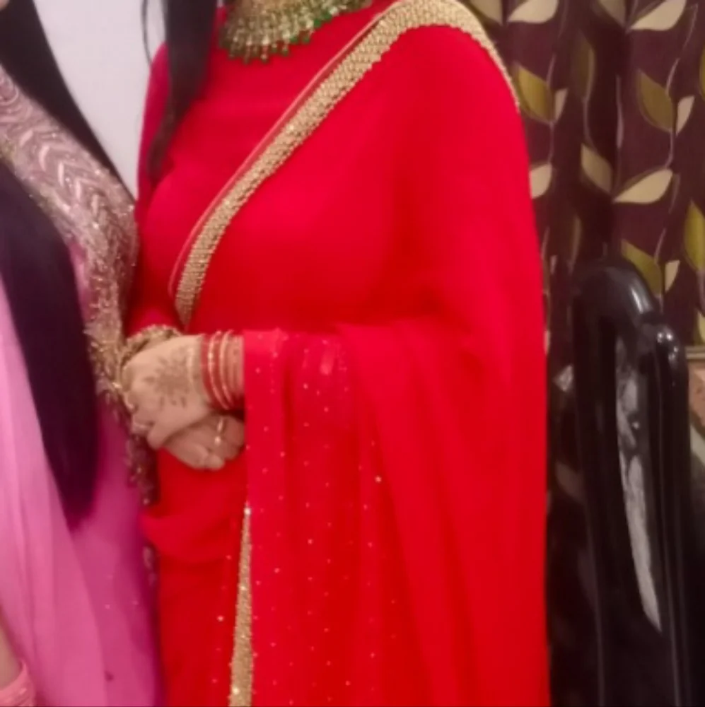 Red Beautiful Saree for Weddings Function Birthday Karwa and Diwali Party gowns - Picture 4 of 5